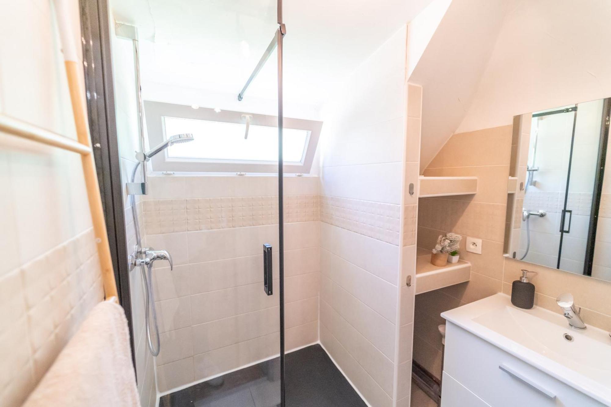 Appart 4 Chambres Parking Voitures Velos 10Min Blois Exterior photo